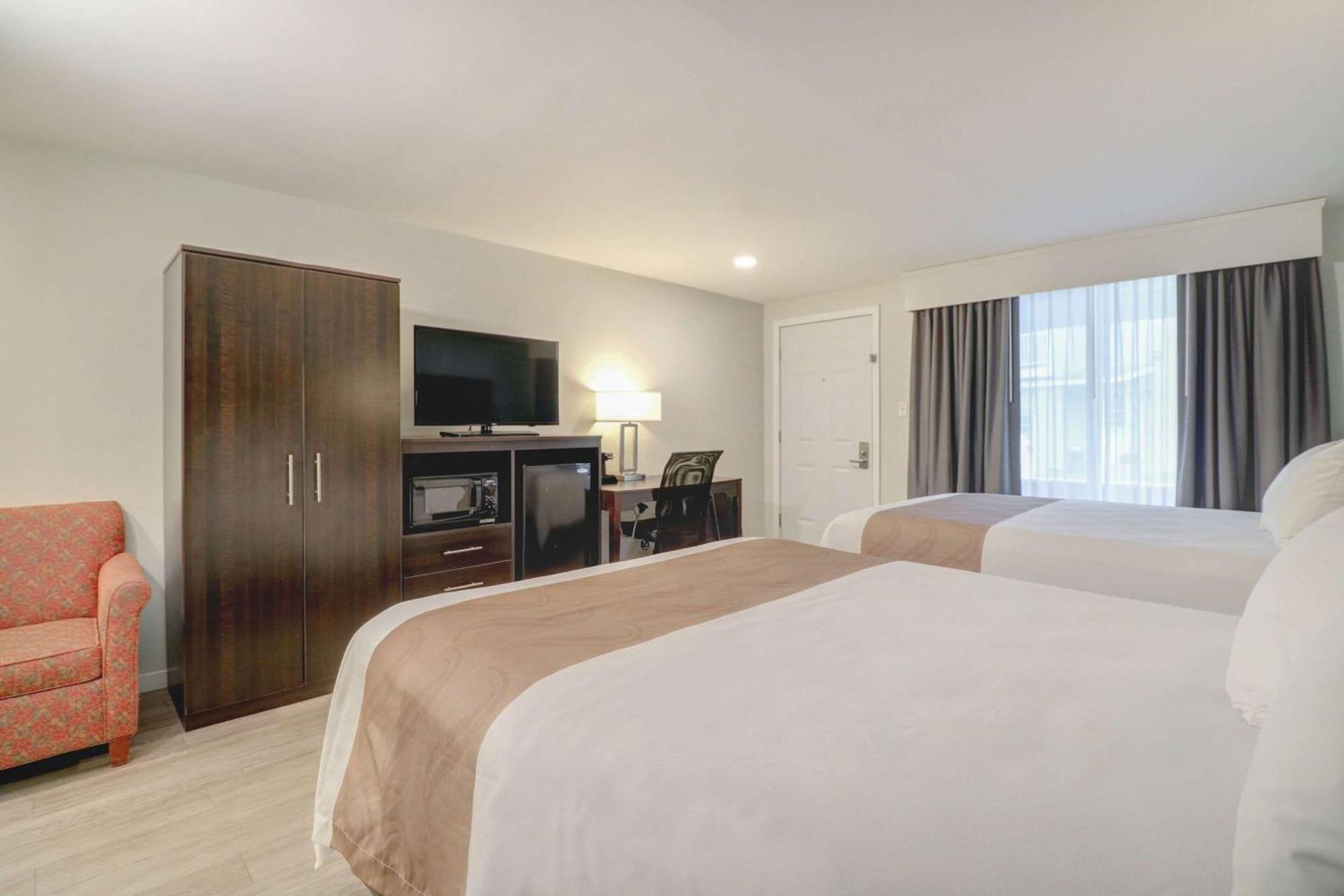 Quality Inn & Suites Линкольн Экстерьер фото