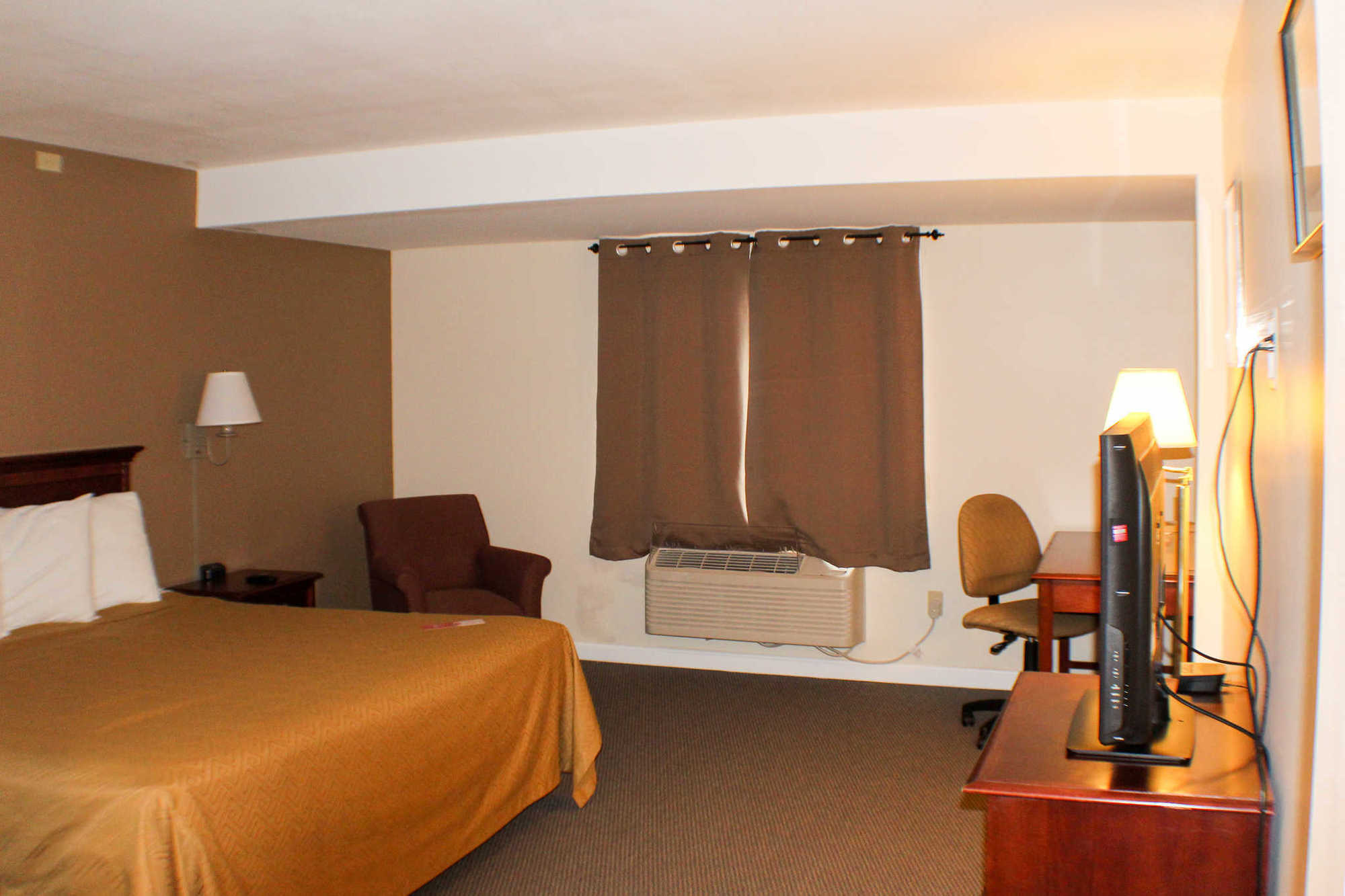 Quality Inn & Suites Линкольн Номер фото